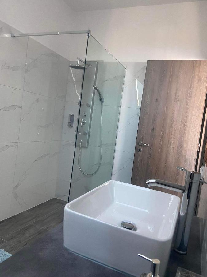 טיהאני Villa Corner מראה חיצוני תמונה